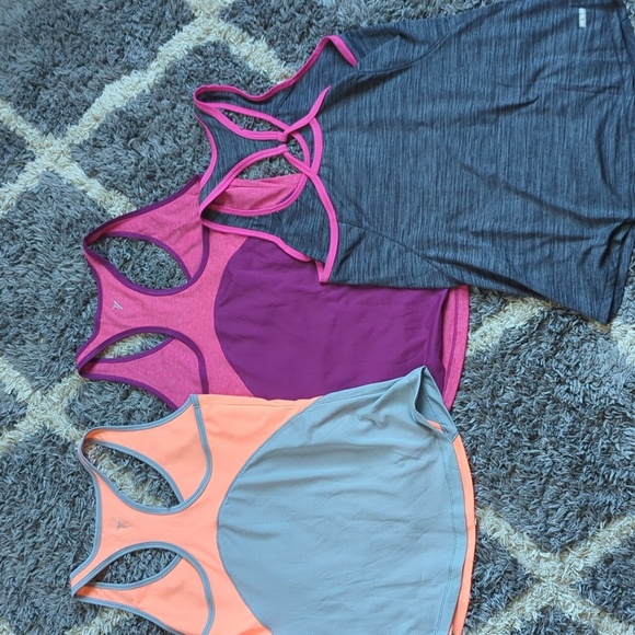 Semi Fitted Athletic Tank Top Workout Bundle Size Small 3 Tops Running Fitness - Picture 8 of 8
